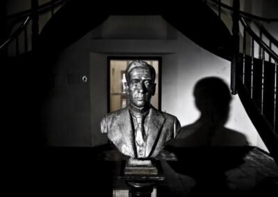 Busto do fundador José Arthur Boiteux, no hall da sede da ACL