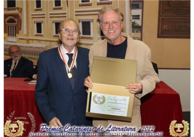 Acadêmico Umberto Grillo e Sr. Provensi, pai da autora premiada